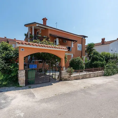 Suesses Mit Privatpool, Sonnenterrasse, Bbq In Strandnaehe * Karpinjan