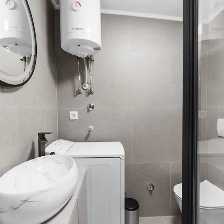 Vakantiehuis Suesses Mit Privatpool, Sonnenterrasse, Bbq In Strandnaehe Karpinjan