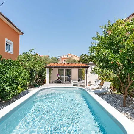 Suesses Mit Privatpool, Sonnenterrasse, Bbq In Strandnaehe * Karpinjan