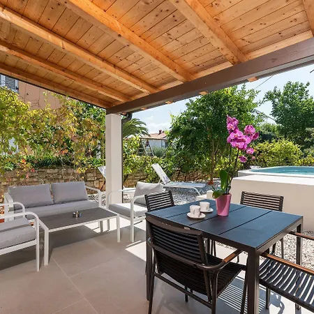 Suesses Mit Privatpool, Sonnenterrasse, Bbq In Strandnaehe Karpinjan