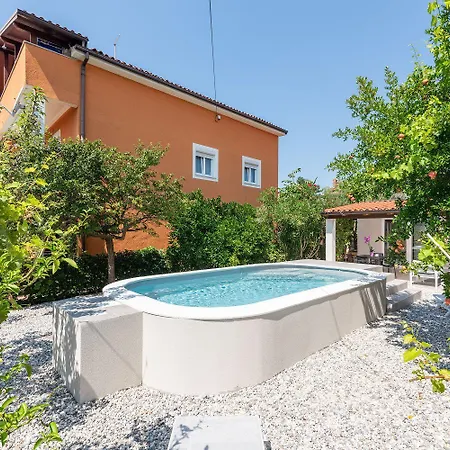 Holiday home Suesses Mit Privatpool, Sonnenterrasse, Bbq In Strandnaehe Karpinjan